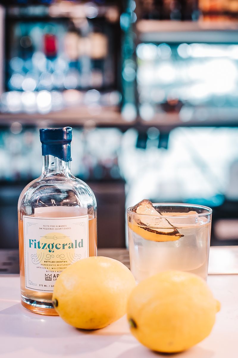 Garrafa de gin Fitzgerald da APTK