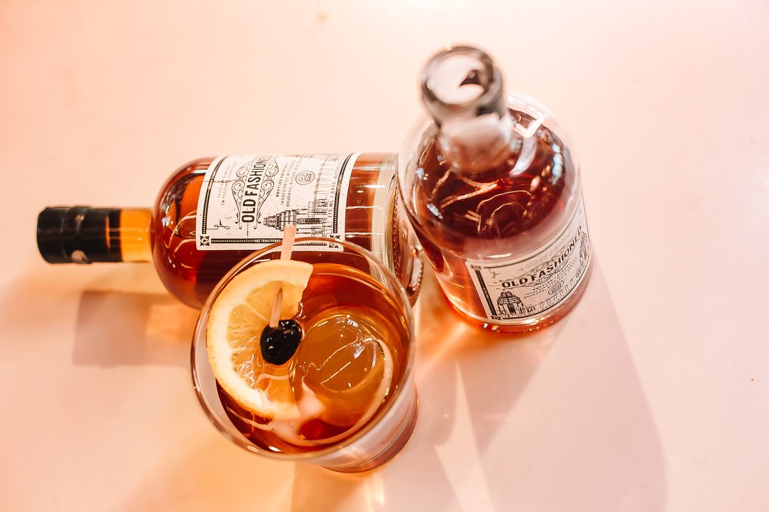 Negroni Clássico da APTK servido com laranja